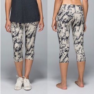 Lululemon wunder under marble crop leggings!